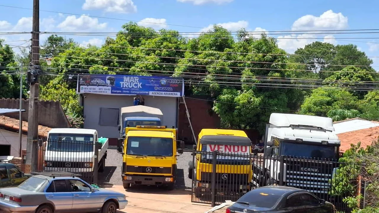 Patio de Mar Truck en Limpio